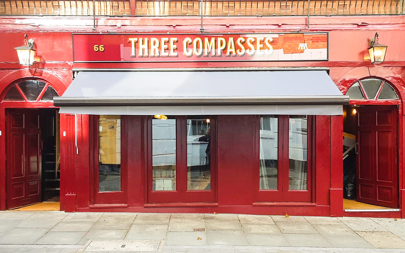 Retractable Awning for The Three Compasses, Farringdon Commercial